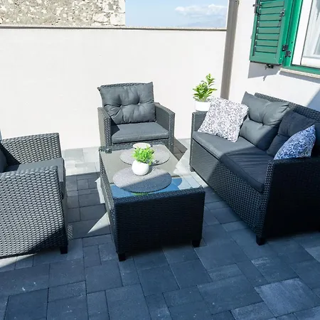 Neno With Terrace Apartamento